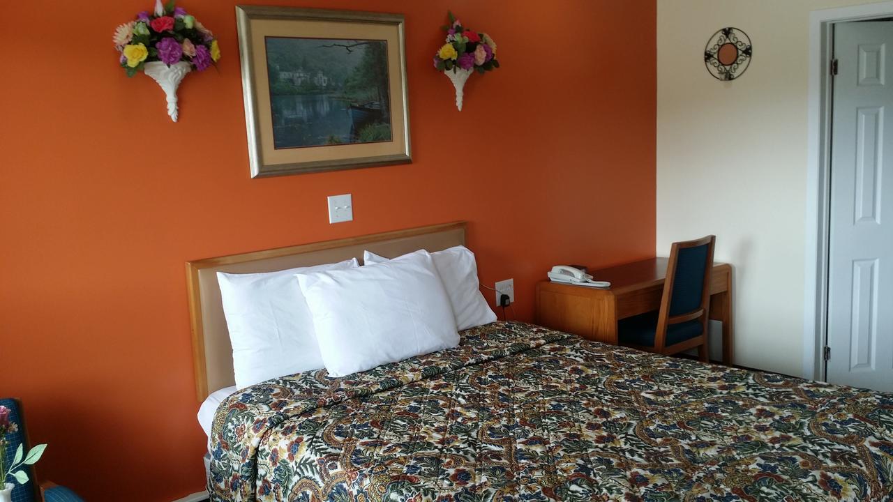 River Mist Inn Sturgeon Falls Exterior photo