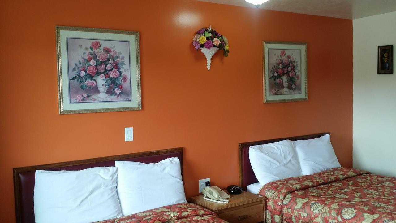 River Mist Inn Sturgeon Falls Exterior photo