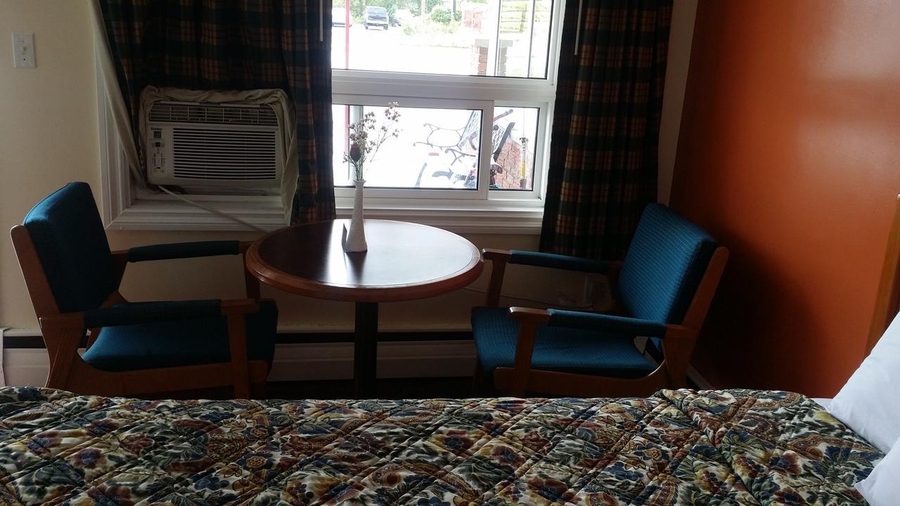 River Mist Inn Sturgeon Falls Exterior photo