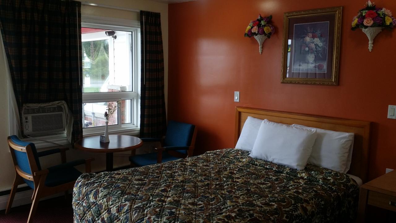 River Mist Inn Sturgeon Falls Exterior photo