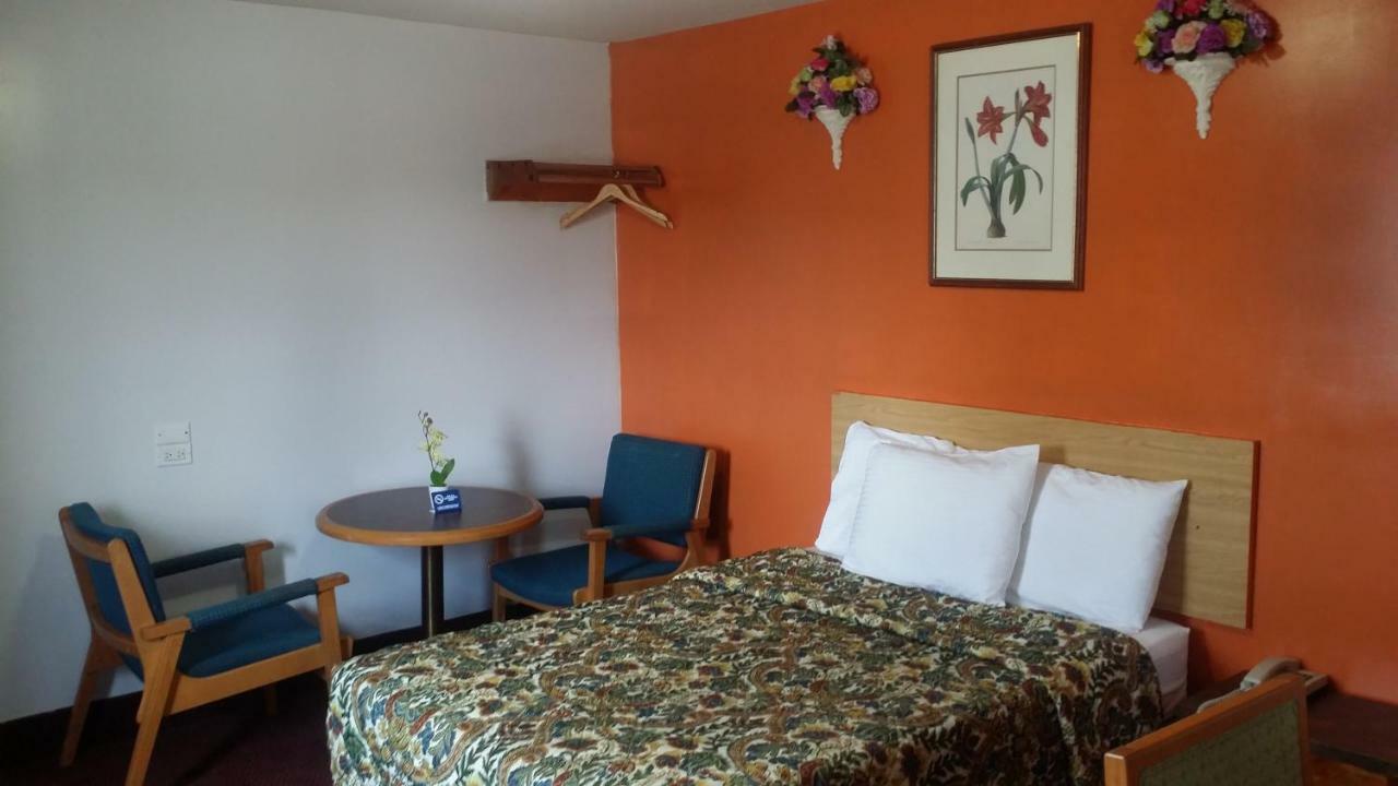 River Mist Inn Sturgeon Falls Exterior photo