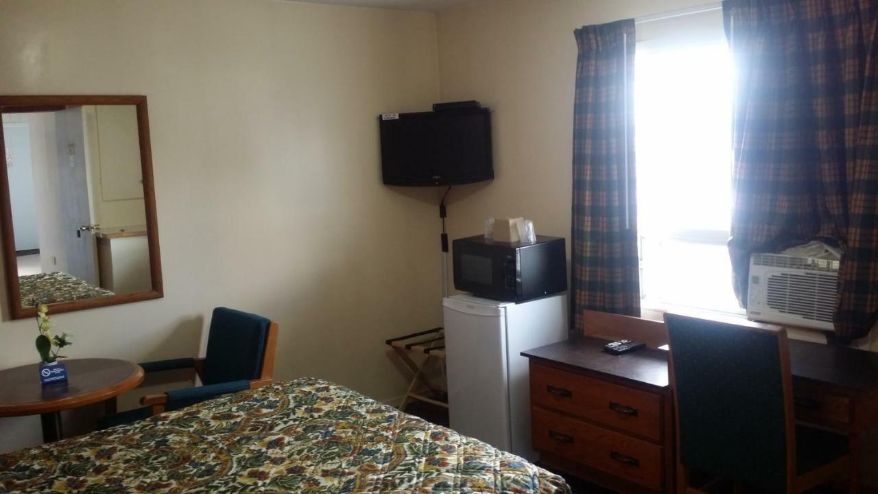 River Mist Inn Sturgeon Falls Exterior photo