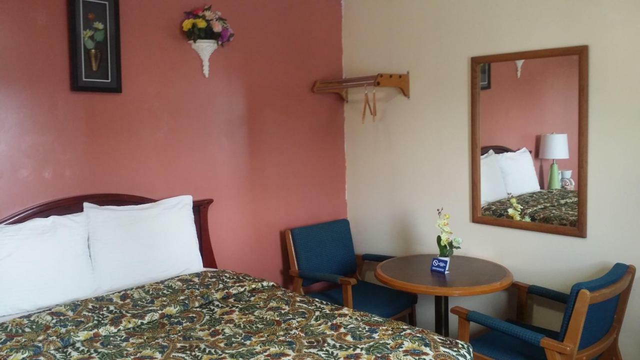 River Mist Inn Sturgeon Falls Exterior photo
