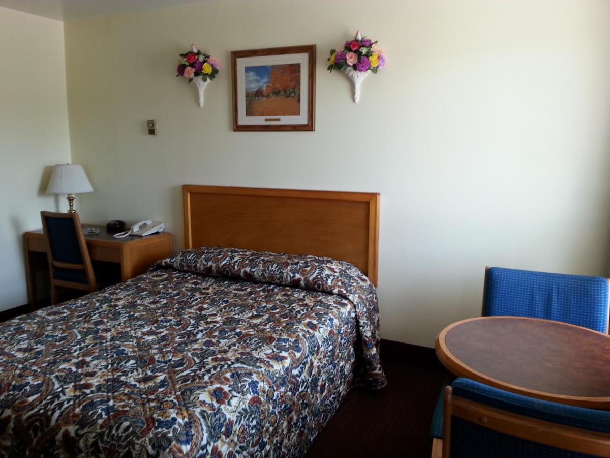 River Mist Inn Sturgeon Falls Exterior photo